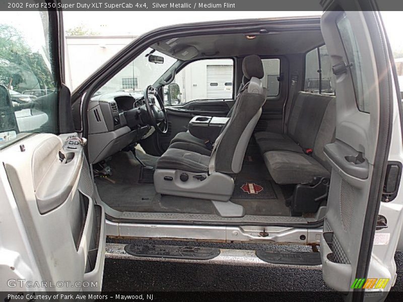 Silver Metallic / Medium Flint 2002 Ford F250 Super Duty XLT SuperCab 4x4