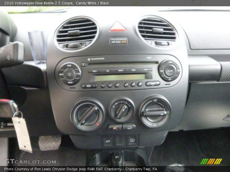 Candy White / Black 2010 Volkswagen New Beetle 2.5 Coupe