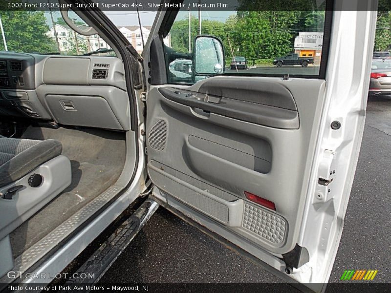 Silver Metallic / Medium Flint 2002 Ford F250 Super Duty XLT SuperCab 4x4