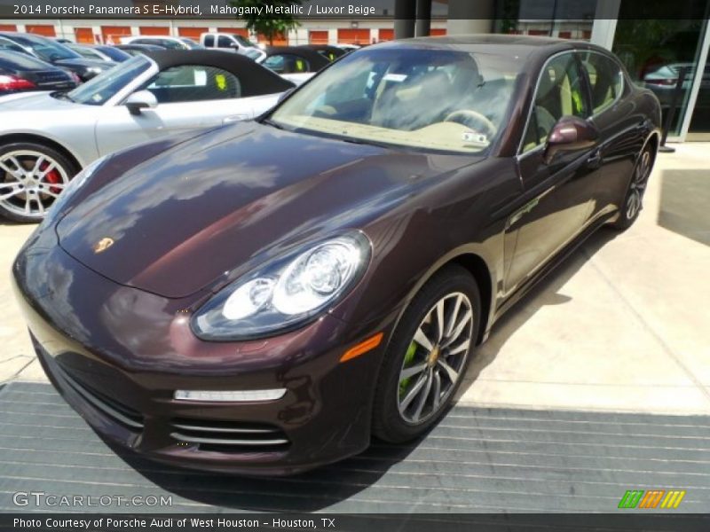 Front 3/4 View of 2014 Panamera S E-Hybrid