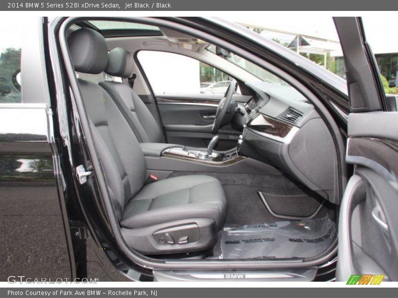 Front Seat of 2014 5 Series 528i xDrive Sedan