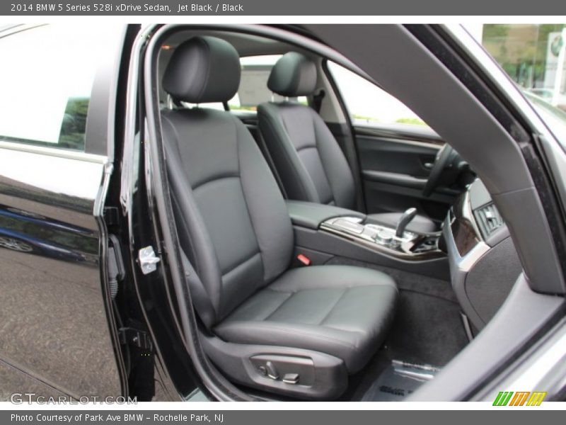 Front Seat of 2014 5 Series 528i xDrive Sedan