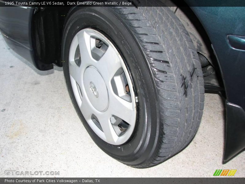 Dark Emerald Green Metallic / Beige 1995 Toyota Camry LE V6 Sedan
