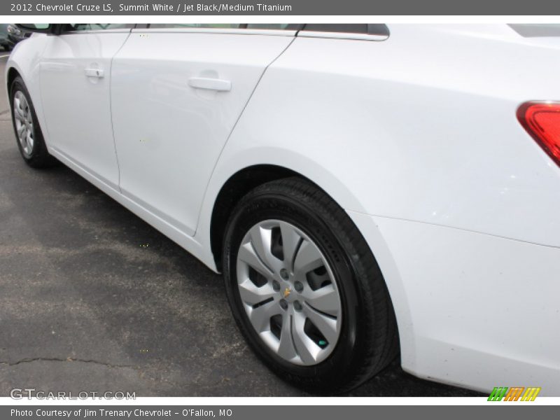 Summit White / Jet Black/Medium Titanium 2012 Chevrolet Cruze LS