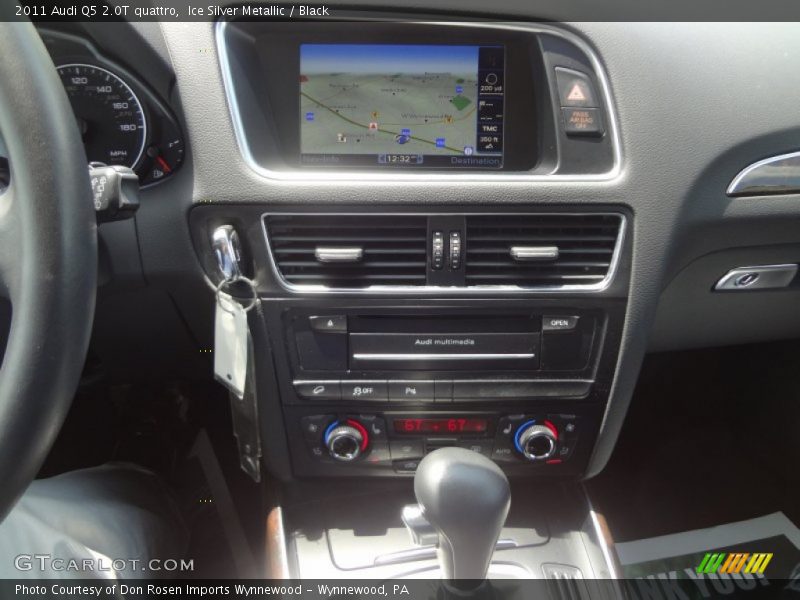 Ice Silver Metallic / Black 2011 Audi Q5 2.0T quattro