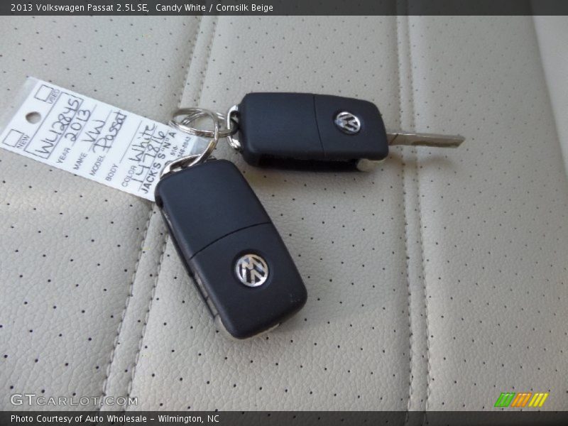 Candy White / Cornsilk Beige 2013 Volkswagen Passat 2.5L SE