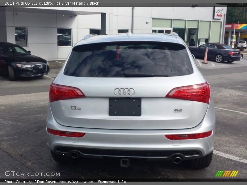 Ice Silver Metallic / Black 2011 Audi Q5 3.2 quattro