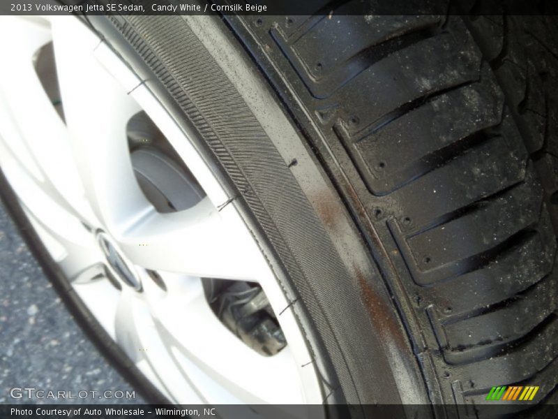 Candy White / Cornsilk Beige 2013 Volkswagen Jetta SE Sedan