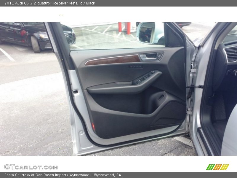 Ice Silver Metallic / Black 2011 Audi Q5 3.2 quattro