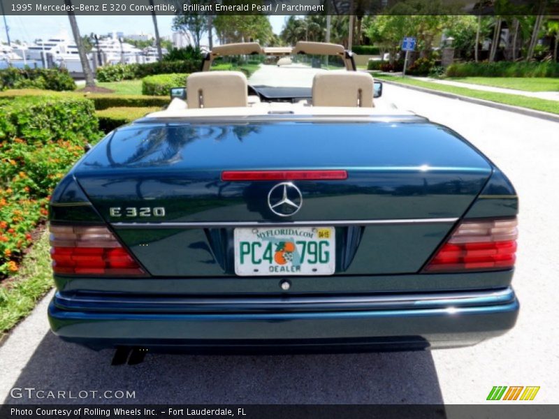 Brilliant Emerald Pearl / Parchment 1995 Mercedes-Benz E 320 Convertible