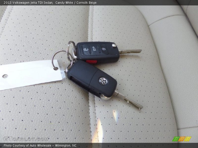 Candy White / Cornsilk Beige 2013 Volkswagen Jetta TDI Sedan