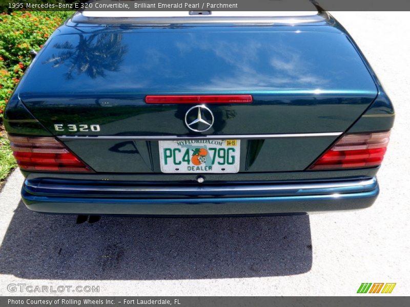 Brilliant Emerald Pearl / Parchment 1995 Mercedes-Benz E 320 Convertible