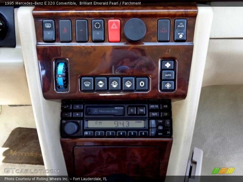 Brilliant Emerald Pearl / Parchment 1995 Mercedes-Benz E 320 Convertible