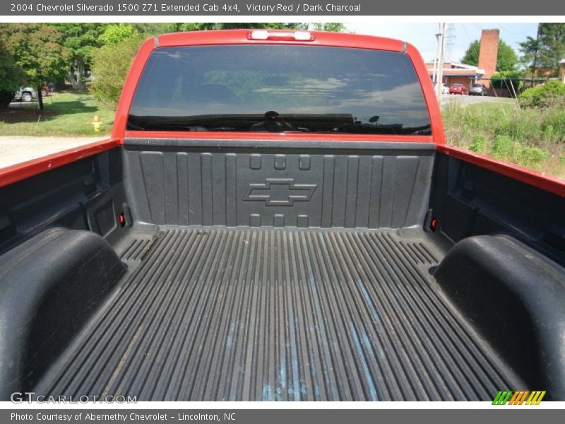 Victory Red / Dark Charcoal 2004 Chevrolet Silverado 1500 Z71 Extended Cab 4x4