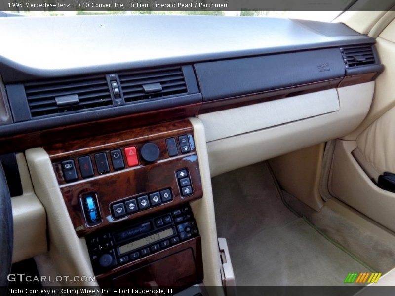 Brilliant Emerald Pearl / Parchment 1995 Mercedes-Benz E 320 Convertible