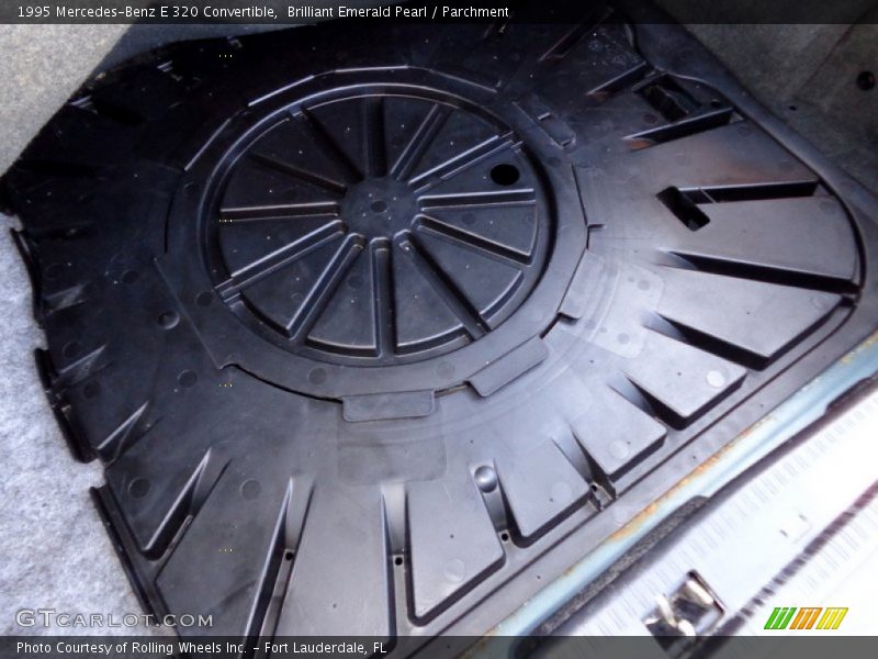 Brilliant Emerald Pearl / Parchment 1995 Mercedes-Benz E 320 Convertible