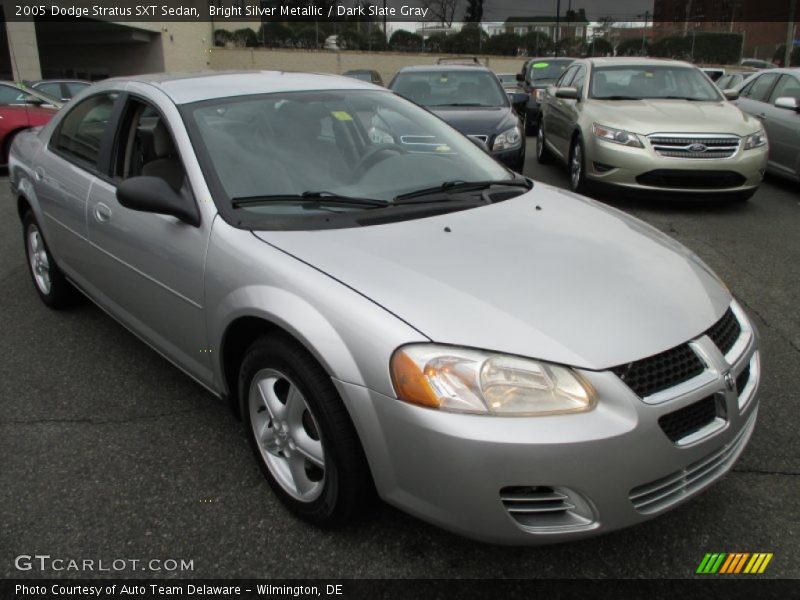 Bright Silver Metallic / Dark Slate Gray 2005 Dodge Stratus SXT Sedan