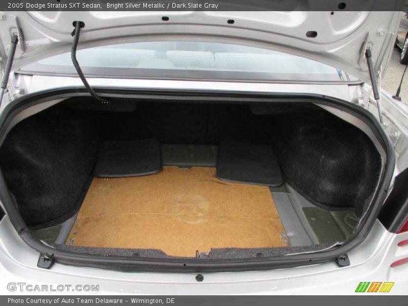 Bright Silver Metallic / Dark Slate Gray 2005 Dodge Stratus SXT Sedan