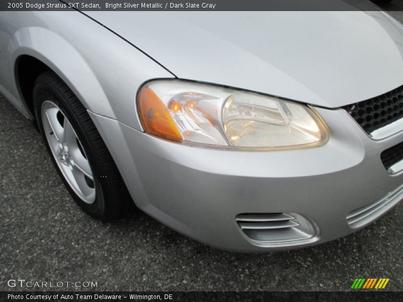 Bright Silver Metallic / Dark Slate Gray 2005 Dodge Stratus SXT Sedan