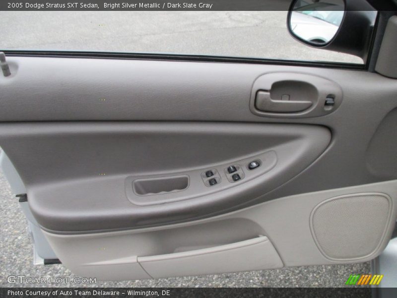 Bright Silver Metallic / Dark Slate Gray 2005 Dodge Stratus SXT Sedan