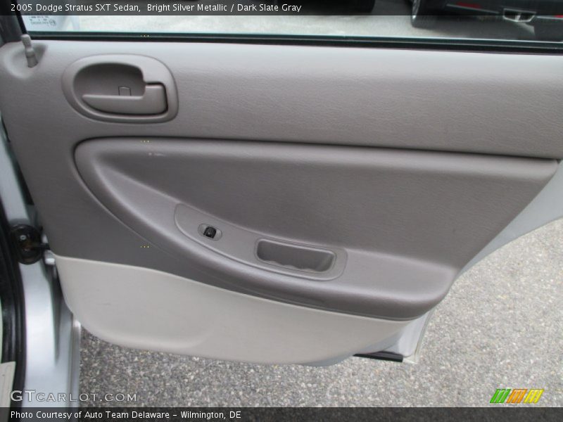 Bright Silver Metallic / Dark Slate Gray 2005 Dodge Stratus SXT Sedan