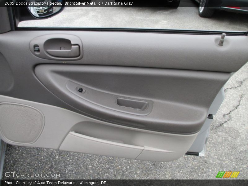Bright Silver Metallic / Dark Slate Gray 2005 Dodge Stratus SXT Sedan