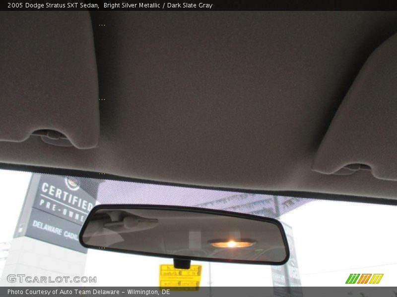Bright Silver Metallic / Dark Slate Gray 2005 Dodge Stratus SXT Sedan