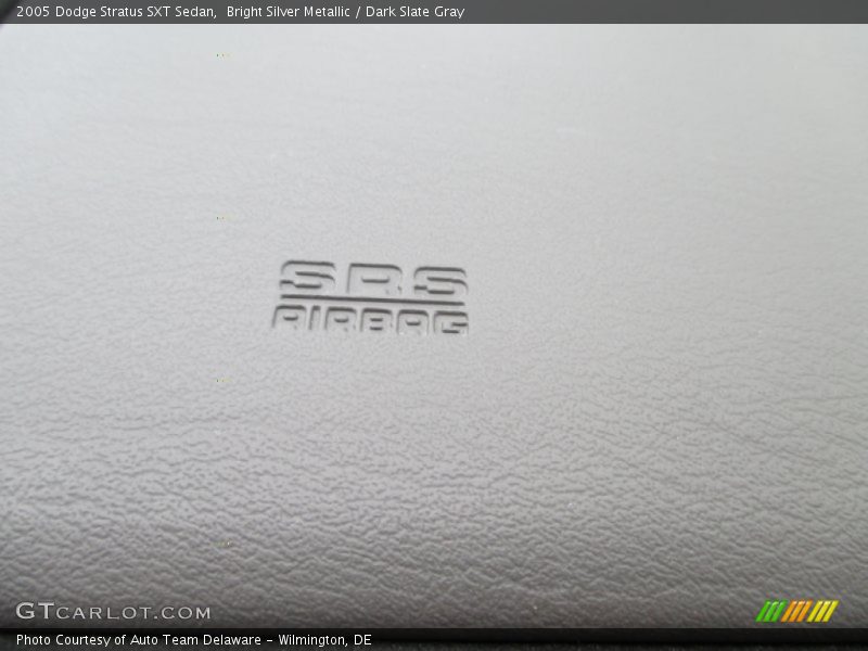 Bright Silver Metallic / Dark Slate Gray 2005 Dodge Stratus SXT Sedan