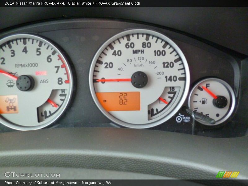 Glacier White / PRO-4X Gray/Steel Cloth 2014 Nissan Xterra PRO-4X 4x4