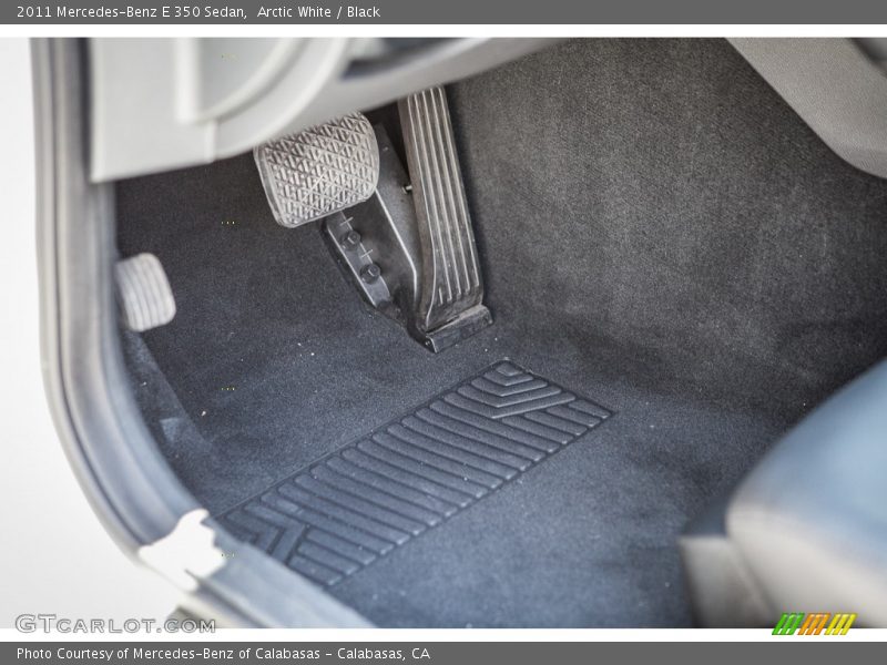 Arctic White / Black 2011 Mercedes-Benz E 350 Sedan