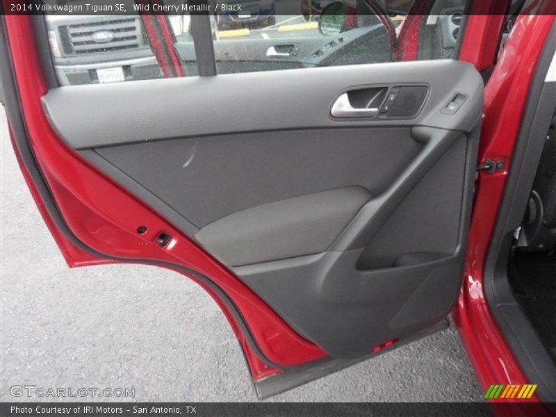 Wild Cherry Metallic / Black 2014 Volkswagen Tiguan SE