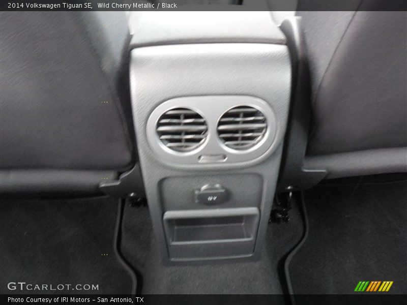 Wild Cherry Metallic / Black 2014 Volkswagen Tiguan SE