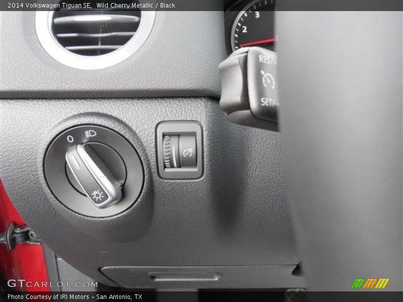 Wild Cherry Metallic / Black 2014 Volkswagen Tiguan SE