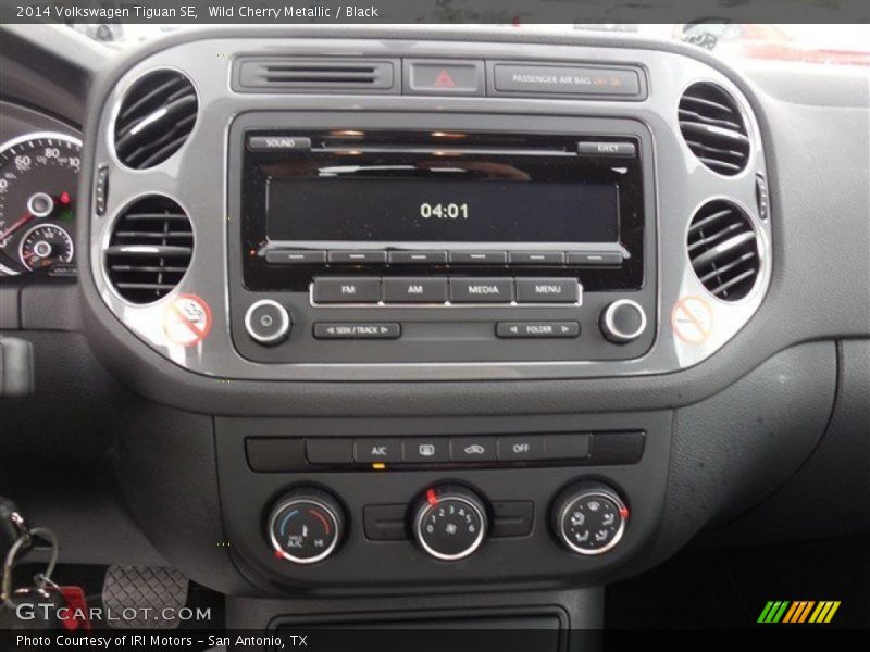 Wild Cherry Metallic / Black 2014 Volkswagen Tiguan SE