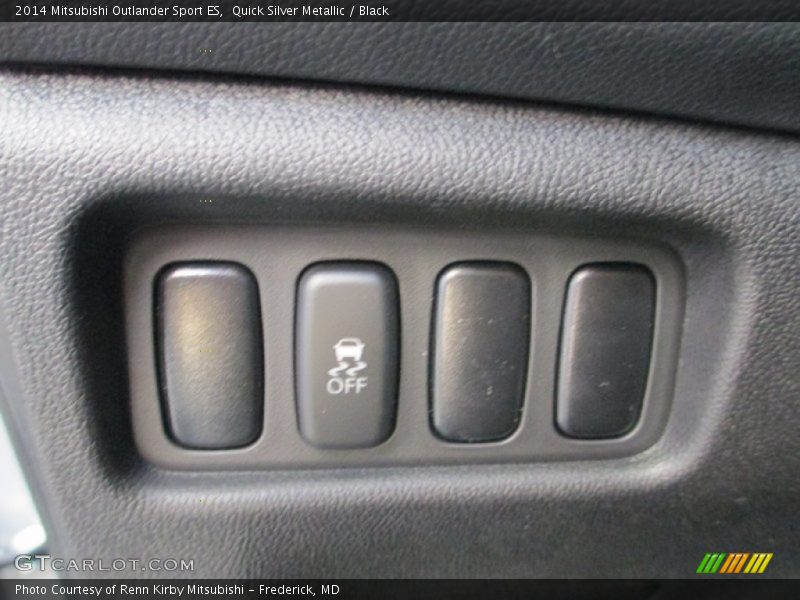 Quick Silver Metallic / Black 2014 Mitsubishi Outlander Sport ES