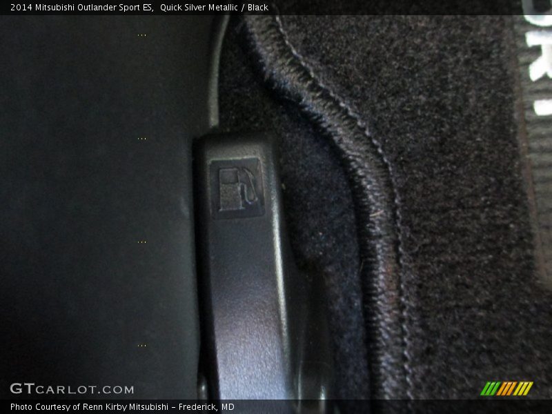 Quick Silver Metallic / Black 2014 Mitsubishi Outlander Sport ES