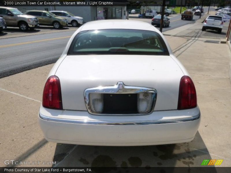 Vibrant White / Light Graphite 2000 Lincoln Town Car Executive