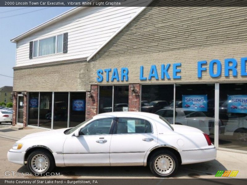 Vibrant White / Light Graphite 2000 Lincoln Town Car Executive