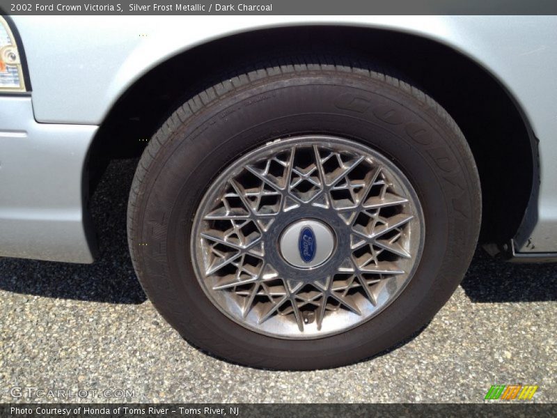Silver Frost Metallic / Dark Charcoal 2002 Ford Crown Victoria S
