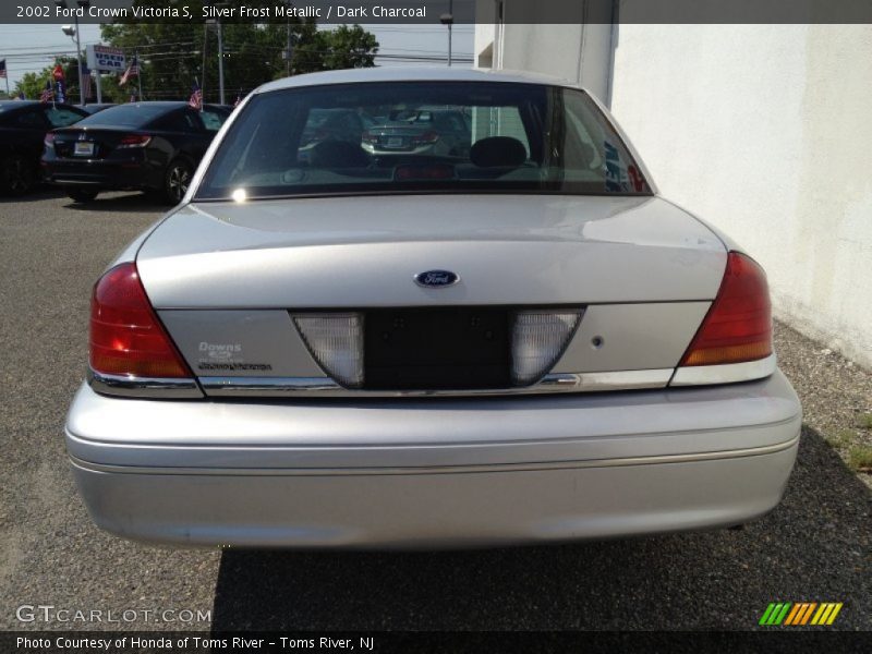 Silver Frost Metallic / Dark Charcoal 2002 Ford Crown Victoria S