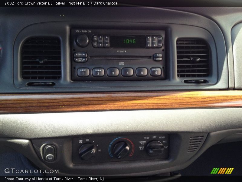 Silver Frost Metallic / Dark Charcoal 2002 Ford Crown Victoria S