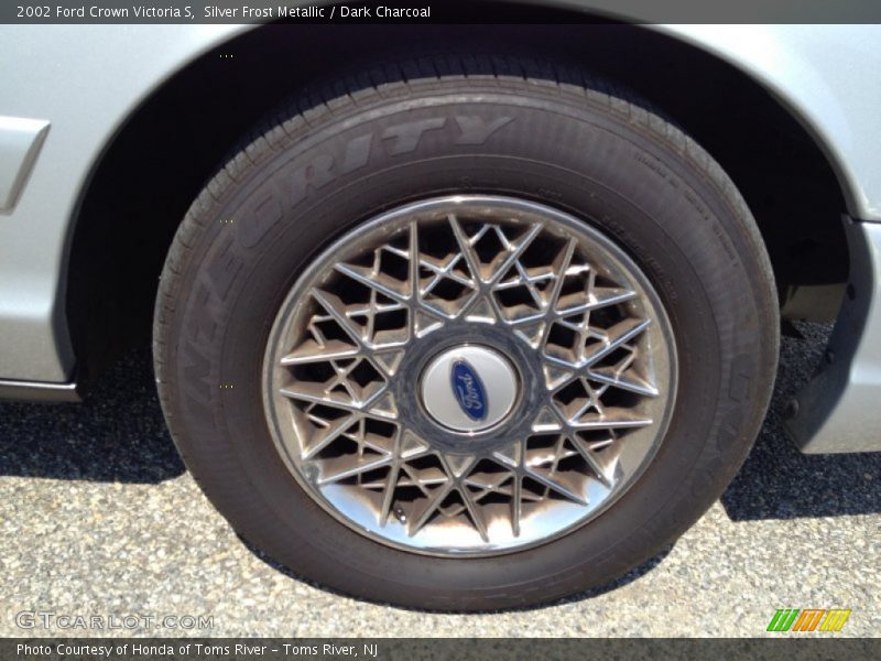 Silver Frost Metallic / Dark Charcoal 2002 Ford Crown Victoria S