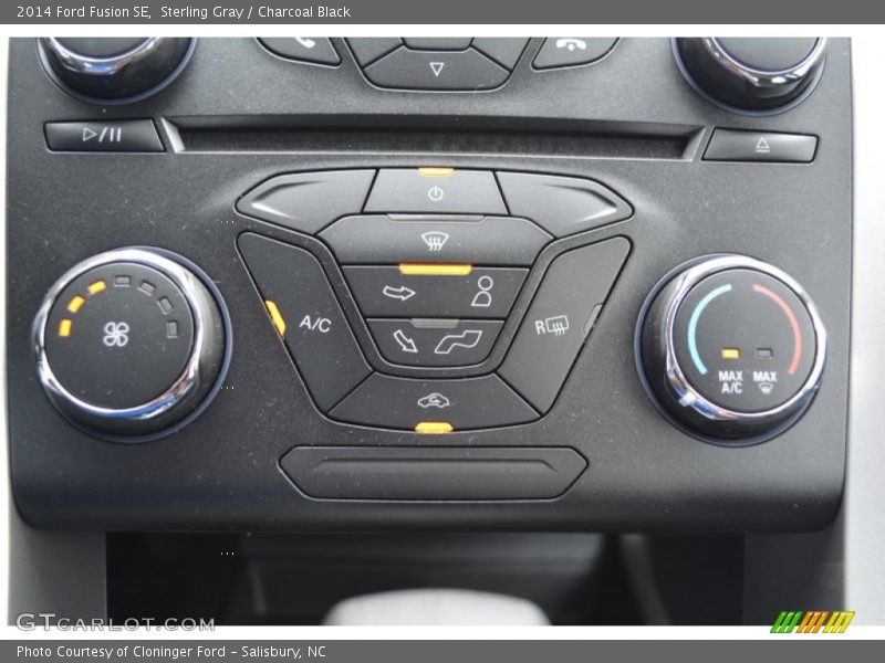 Sterling Gray / Charcoal Black 2014 Ford Fusion SE