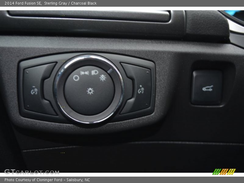 Sterling Gray / Charcoal Black 2014 Ford Fusion SE