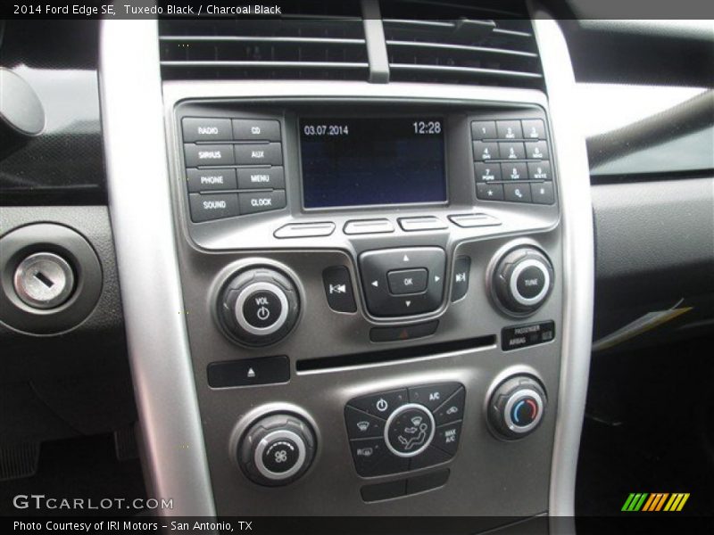Tuxedo Black / Charcoal Black 2014 Ford Edge SE