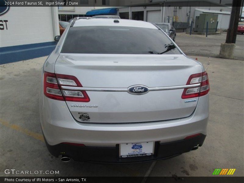 Ingot Silver / Dune 2014 Ford Taurus SE