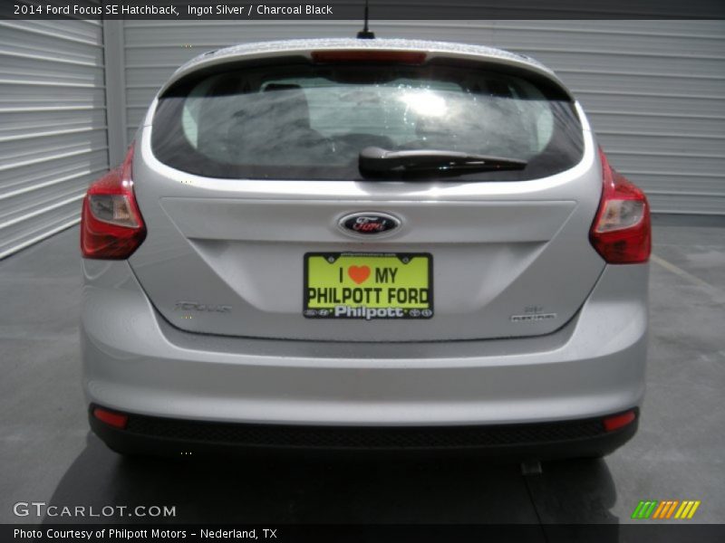 Ingot Silver / Charcoal Black 2014 Ford Focus SE Hatchback