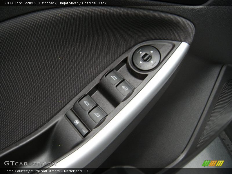 Ingot Silver / Charcoal Black 2014 Ford Focus SE Hatchback