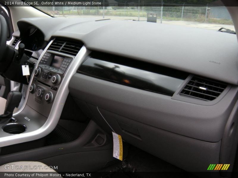 Oxford White / Medium Light Stone 2014 Ford Edge SE