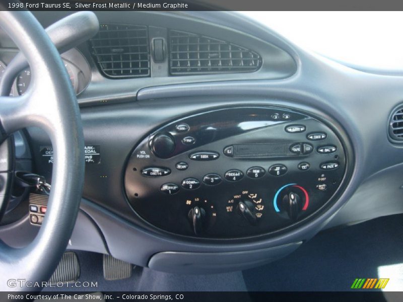 Silver Frost Metallic / Medium Graphite 1998 Ford Taurus SE